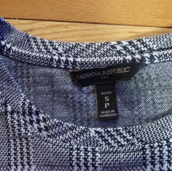 banana republic womans small t-shirt - Picture 2 of 4